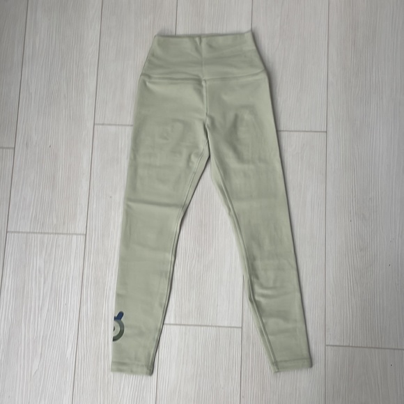 Peleton light green workout matching set 🏋️ - Picture 5 of 8